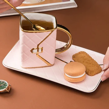 Yaratıcı Çanta Şekli seramik fincan + Tabağı 310ml Altın Kenar Tasarımı Kahve Öğleden Sonra Çay çay bardağı Seti Kaşık ile  5